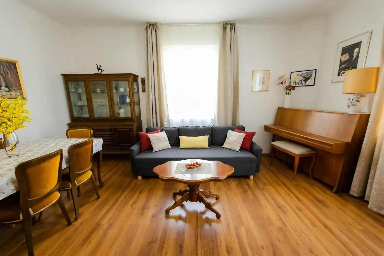 Apartment Central Garden View Home Split