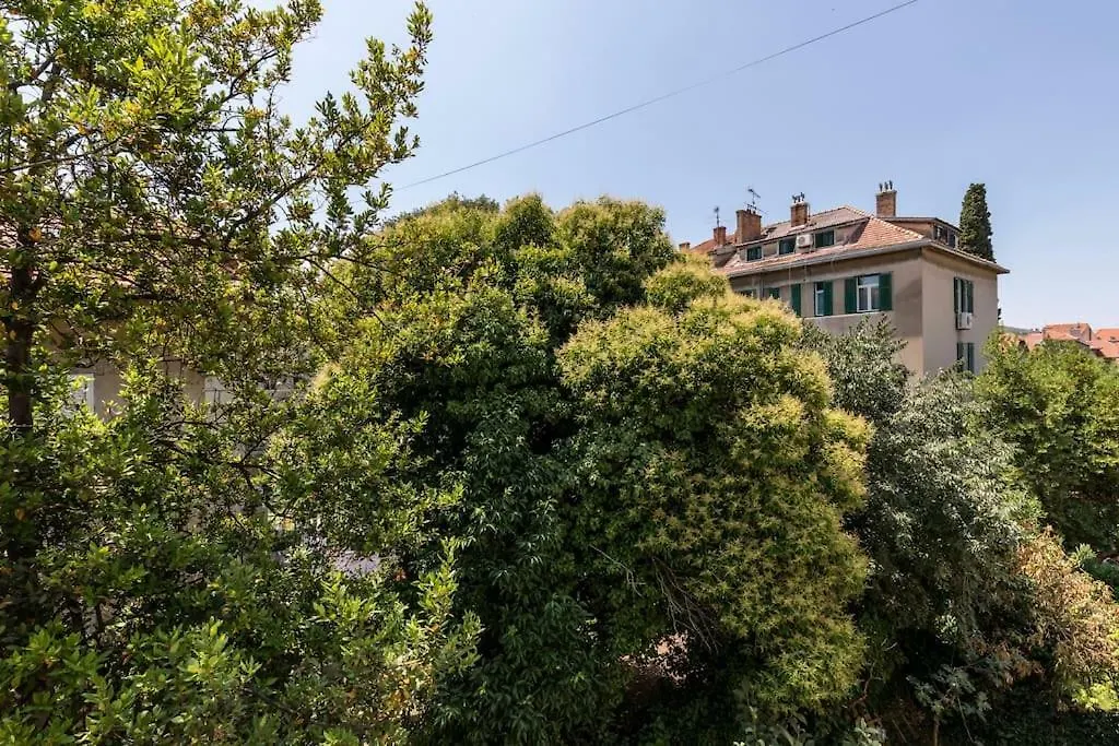 Central Garden View Home Split